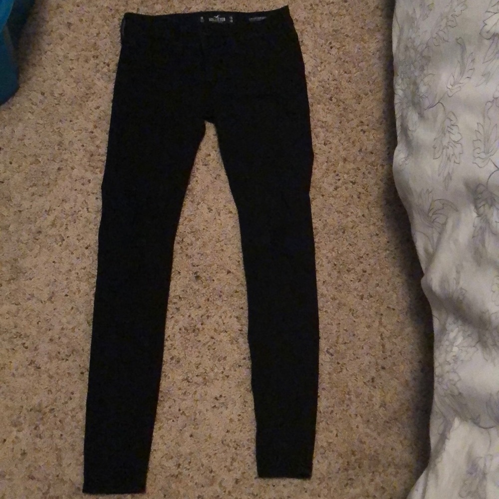 Destroyed black Hollister Jegging